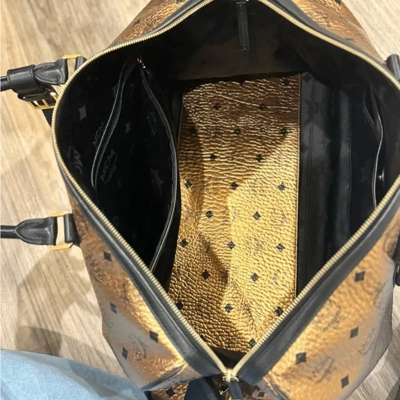 Luxury Metallic Gold and Black Weekender Bag - Picture 7 of 12